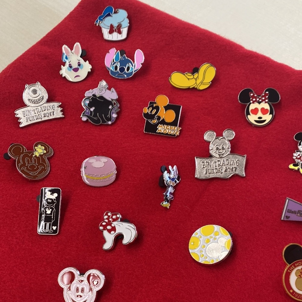 Disney characters collectable pins lot